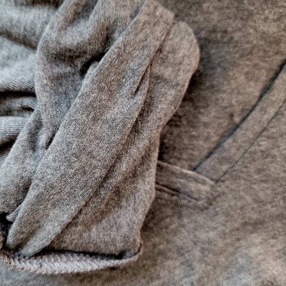 ⚡2/$20⚡M Long-Sleeve V-Neck Timeless Tee - Banana Republic - Picture 5 of 5